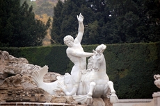 Schloss_Schönbrunn_Neptunbrunnen_04.JPG